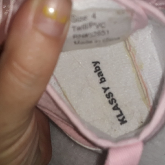 Pink baby sneakers with moon and star beaded accents and fun laces - Picture 10 of 10